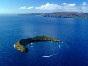 Molokini Crater snorkel boats, Maui, HI Molokini Crater snorkel boats, Maui, HI