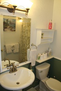 hale-palama-hall-bathroom Bathroom