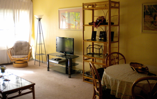 kihei_akahi_c213_dining_into_livingroom Dining room into living room