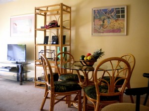 kihei_akahi_c213_dining_table Kihei Akahi C213