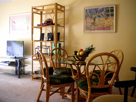 kihei_akahi_c213_dining_table Dining area