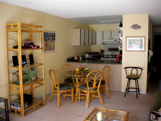 kihei_akahi_c213_diningroom Dining and kitchen
