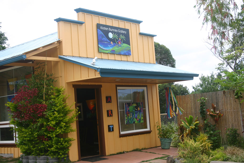 One of several colorful Makawao art galleries