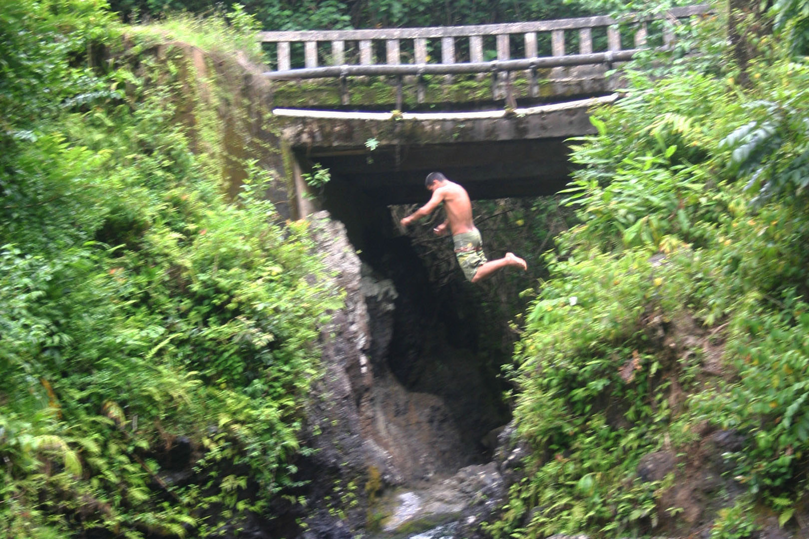 Ching's Pond (aka Blue Sapphire Pools) | Maui Guidebook