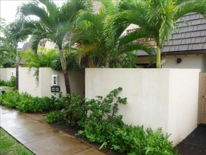 Walled entry lanai