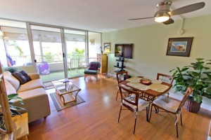 Living room toward lanai