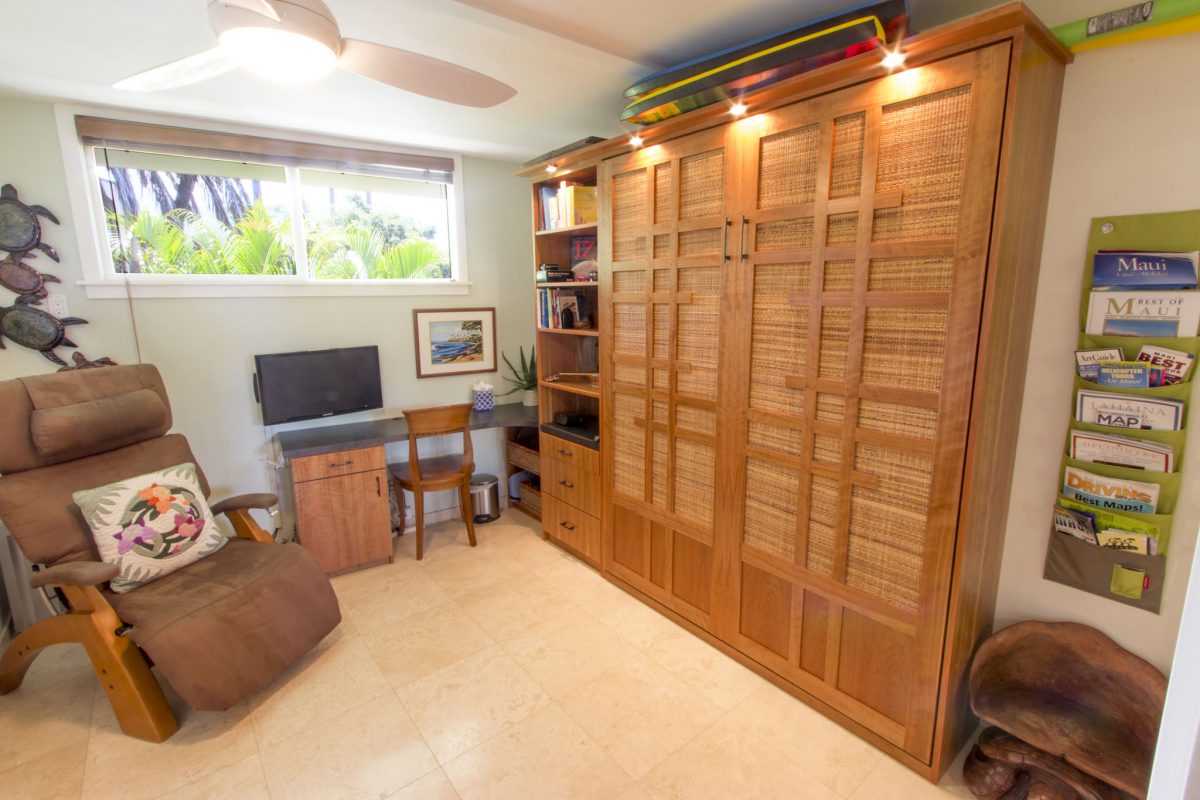 Murphy bed closed Maui Guidebook