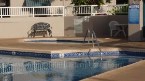 Hot tub & pool